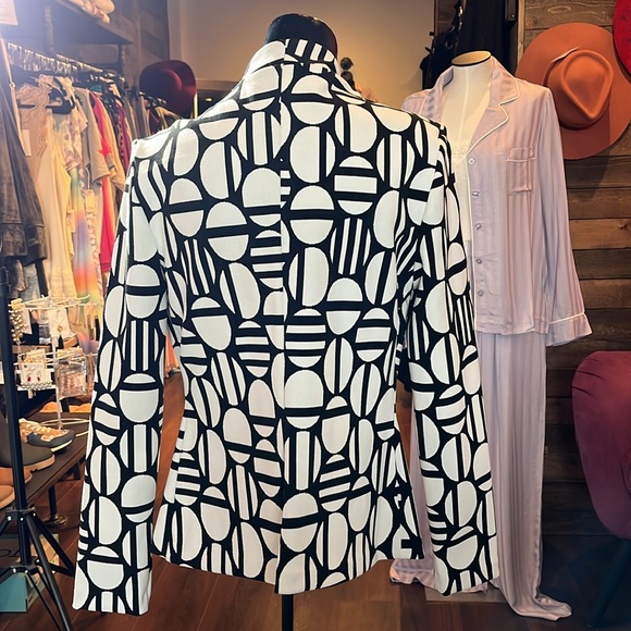 Frank Lyman blazer - Picture 2 of 5